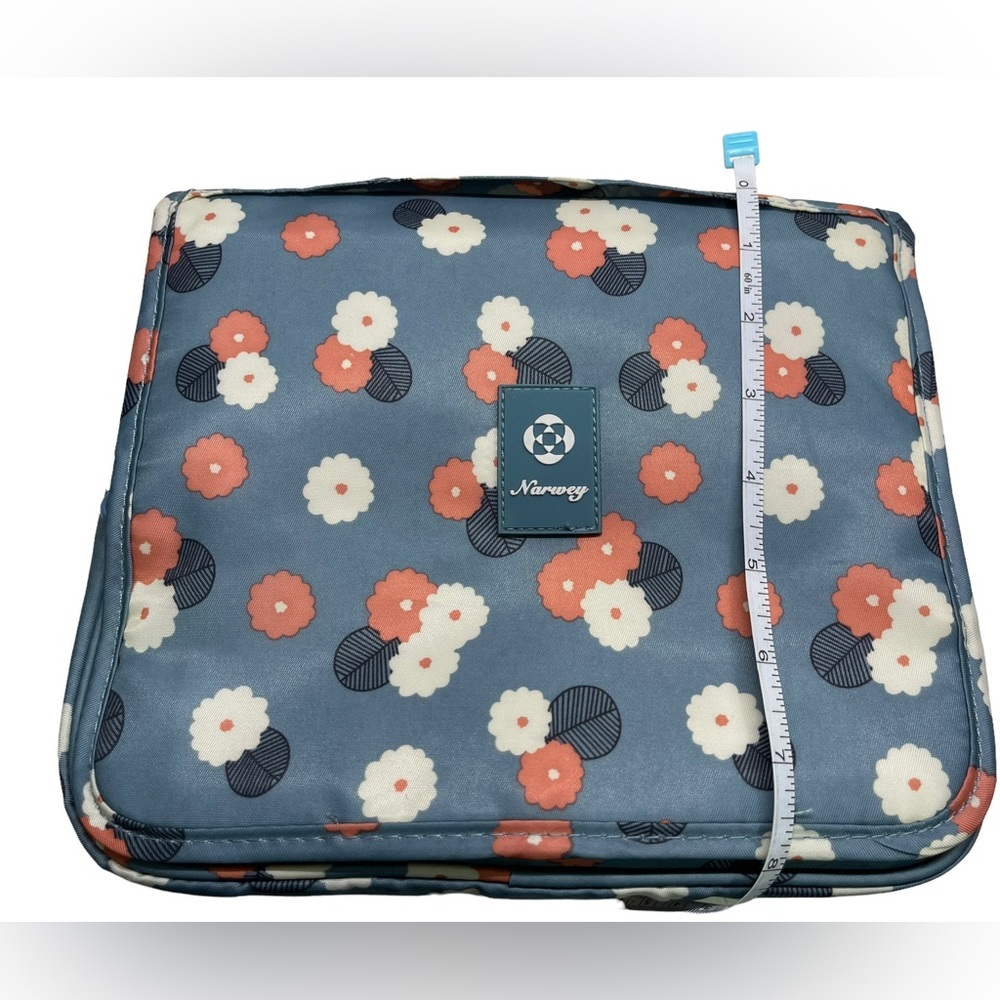 ❤️❤️LAST CHANCE ❤️❤️ Makeup Bag- GUC - several compartments - Picture 7 of 12